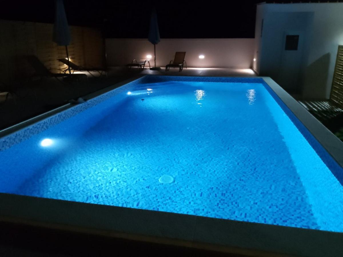 פולה Apartman Debora Sa Privatnim Bazenom מראה חיצוני תמונה