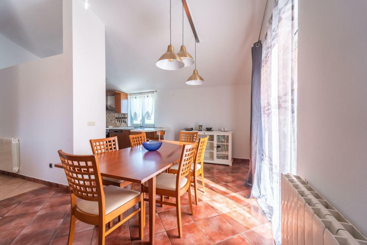 פולה Apartman Debora Sa Privatnim Bazenom מראה חיצוני תמונה